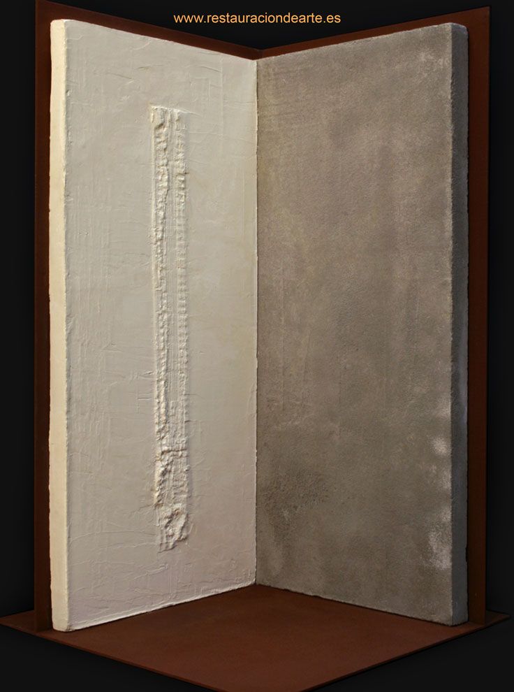 fotografía después de la restauración de escultura comtemporánea en cemento, escayola y metal